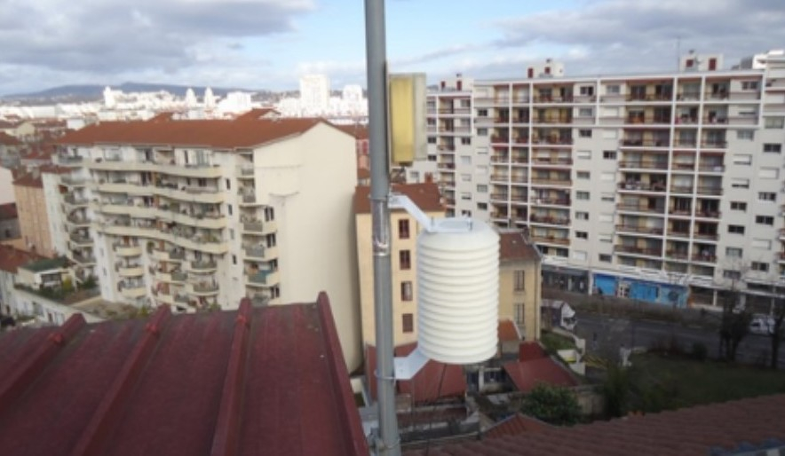 Capteur installé sur l'immeuble de Villeurbanne