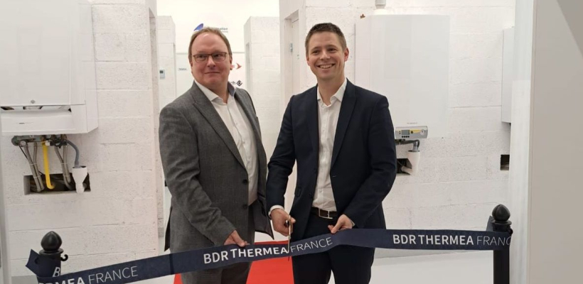 LQ12192430C_picture_0_cropped.jpg Andrew Keating, directeur des services BDR Thermea Group, et Fabrice Shoshany, directeur commercial et marketing de BDR Thermea France.