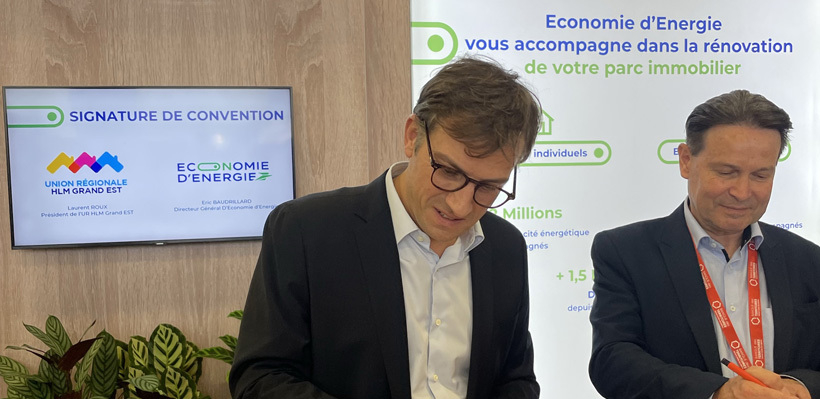 La signature de la convention par Eric Baudrillard, DG d’Économie d’Énergie, et Laurent Roux, président de l'URH,lors du salon H’Expo 2023.